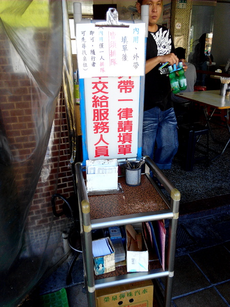 安平東興蚵嗲：【安平區】東興蚵嗲。餡料飽滿的老字號小吃