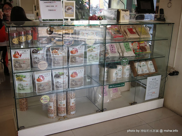 椿之味薏仁湯(薏仁主題館)：【食記】台南安平-椿之味薏仁湯-薏仁主題館-安平店 : 料好實在的平價健康點心^^