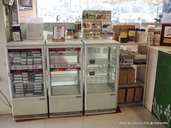 椿之味薏仁湯(薏仁主題館)：【食記】台南安平-椿之味薏仁湯-薏仁主題館-安平店 : 料好實在的平價健康點心^^