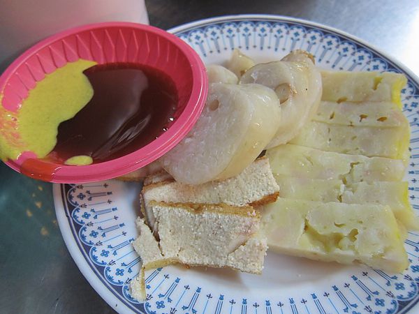 阿龍香腸熟肉：**台南中西區 保安路上80年老店~阿龍香腸熟肉 黑白切