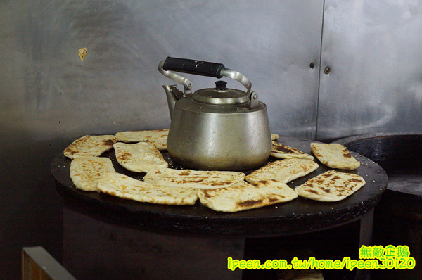 生哥豆漿店：【台南-北區】排隊x老店重新開幕..低調的熟男生哥~大推燒餅油條+蛋...《生哥豆漿店》