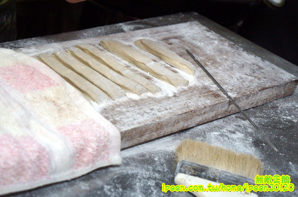 生哥豆漿店：【台南-北區】排隊x老店重新開幕..低調的熟男生哥~大推燒餅油條+蛋...《生哥豆漿店》