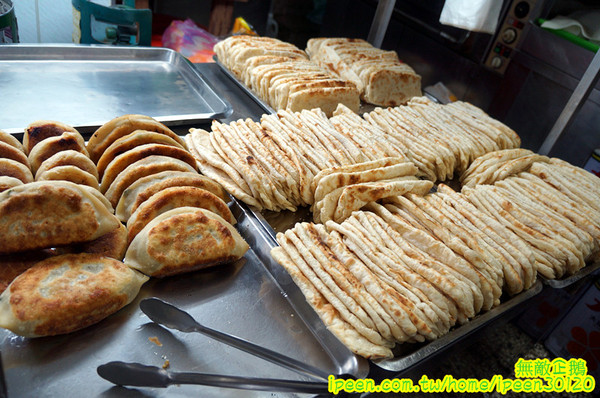 生哥豆漿店：【台南-北區】排隊x老店重新開幕..低調的熟男生哥~大推燒餅油條+蛋...《生哥豆漿店》