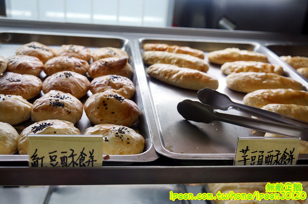 生哥豆漿店：【台南-北區】排隊x老店重新開幕..低調的熟男生哥~大推燒餅油條+蛋...《生哥豆漿店》