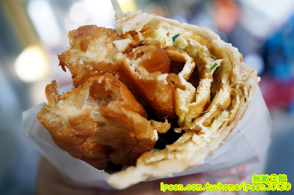 生哥豆漿店：【台南-北區】排隊x老店重新開幕..低調的熟男生哥~大推燒餅油條+蛋...《生哥豆漿店》