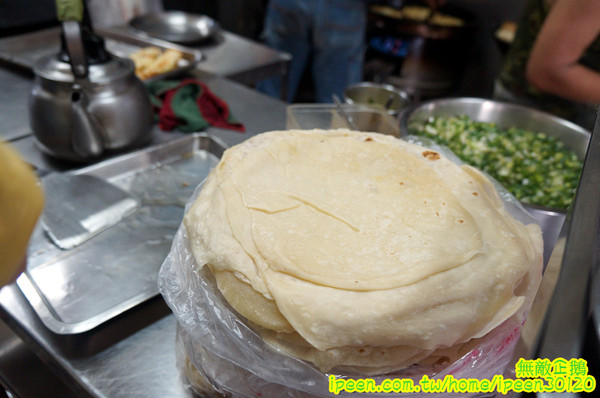 生哥豆漿店：【台南-北區】排隊x老店重新開幕..低調的熟男生哥~大推燒餅油條+蛋...《生哥豆漿店》