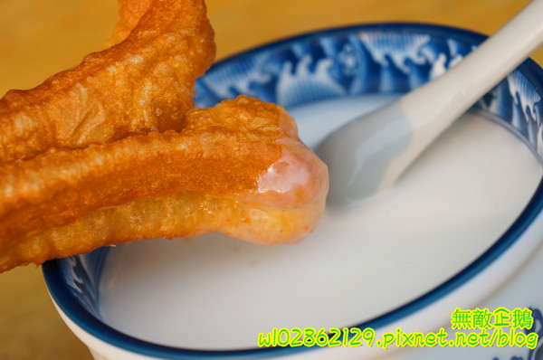 阿卿傳統飲品‧冰品：【台南-中西區】杏仁茶x油條..熱騰騰的溫暖你的心!《阿卿傳統飲品‧冰品》