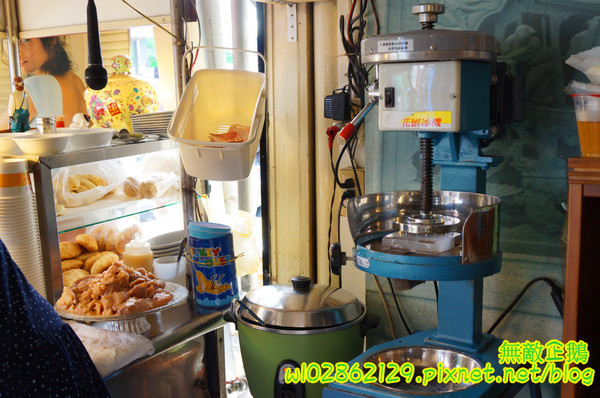 阿卿傳統飲品‧冰品：【台南-中西區】杏仁茶x油條..熱騰騰的溫暖你的心!《阿卿傳統飲品‧冰品》