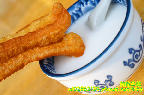 阿卿傳統飲品‧冰品：【台南-中西區】杏仁茶x油條..熱騰騰的溫暖你的心!《阿卿傳統飲品‧冰品》