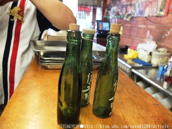 進來涼冬瓜茶(兩角銀)(赤崁店):【美食特搜。台南中西區】兩角銀古早味冬瓜茶(赤崁店)。西元1880年創立 百年老字號的歷史古早味