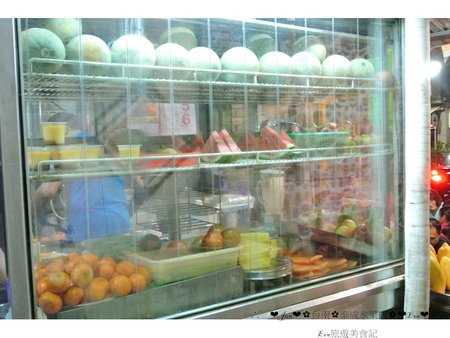 泰成水果店：【食記】oO。。台南 海安路 泰成水果店  可愛又逗趣的水果mix冰吃法～裡面有著像健達舒奇蛋般的驚奇喲～oO。o○。　
