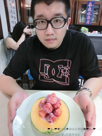 泰成水果店：【食記】oO。。台南 海安路 泰成水果店  可愛又逗趣的水果mix冰吃法～裡面有著像健達舒奇蛋般的驚奇喲～oO。o○。　