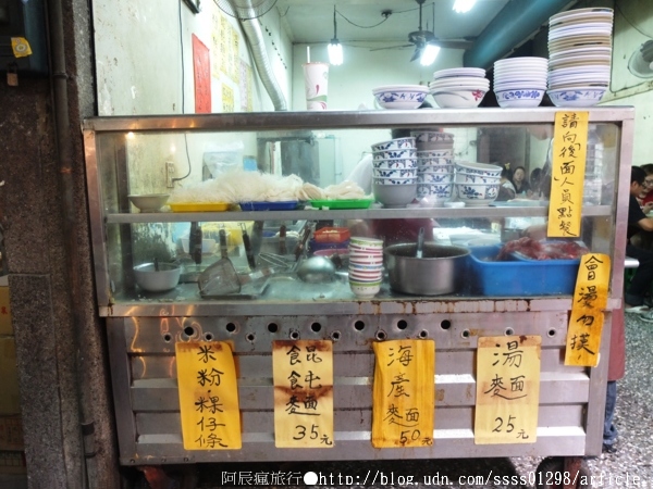 麵條王海產麵:【台南中西區】麵條王海產麵。水仙宮市場角落處的人氣麵店