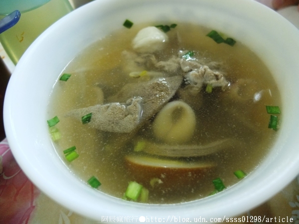 麵條王海產麵:【台南中西區】麵條王海產麵。水仙宮市場角落處的人氣麵店