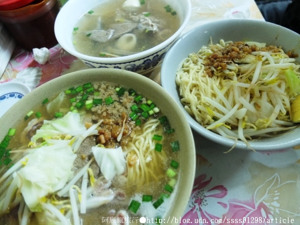 麵條王海產麵:【台南中西區】麵條王海產麵。水仙宮市場角落處的人氣麵店