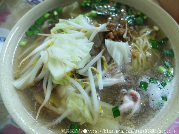 麵條王海產麵:【台南中西區】麵條王海產麵。水仙宮市場角落處的人氣麵店