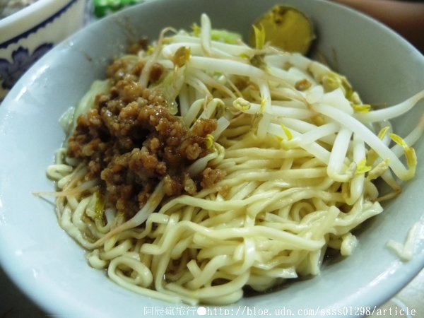 麵條王海產麵:【台南中西區】麵條王海產麵。水仙宮市場角落處的人氣麵店