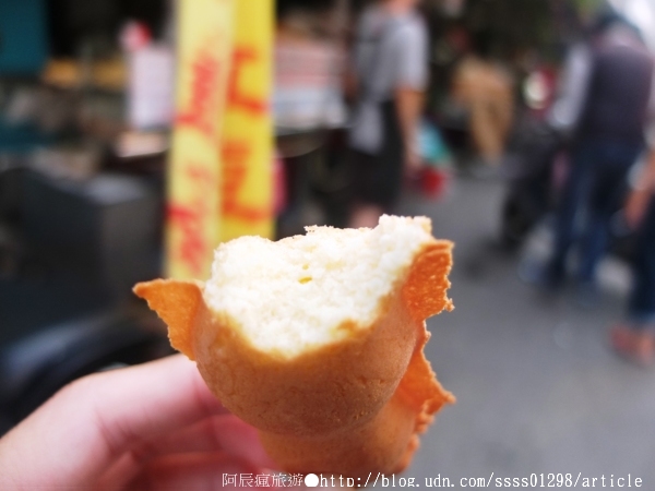 新化老攤雞蛋糕:【美食特搜。台南新化區】新化老攤雞蛋糕。50多年老字號 古早味雞蛋糕傳三代