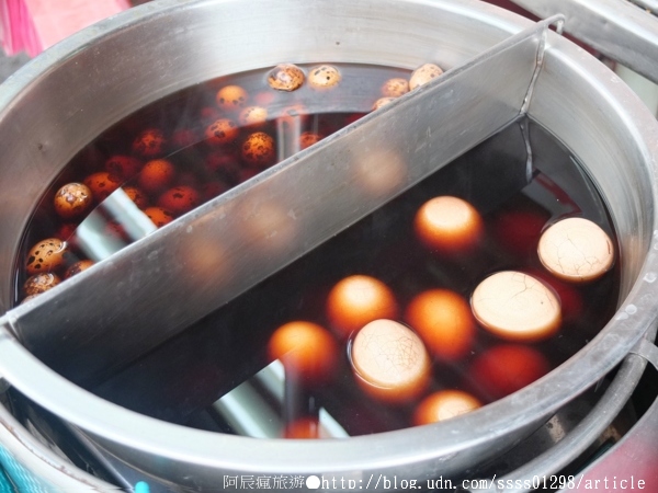 新化老攤雞蛋糕:【美食特搜。台南新化區】新化老攤雞蛋糕。50多年老字號 古早味雞蛋糕傳三代