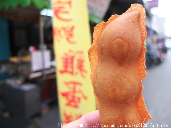 新化老攤雞蛋糕:【美食特搜。台南新化區】新化老攤雞蛋糕。50多年老字號 古早味雞蛋糕傳三代