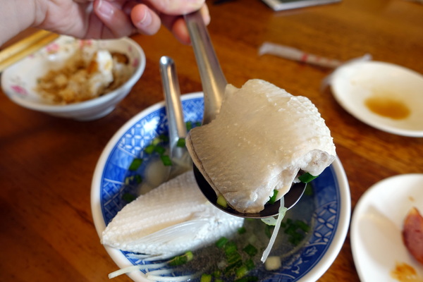 阿和肉燥飯:(胖樺食記)台南中西區「阿和肉燥飯」,好吃的肉燥飯佐上鮮美魚湯及平價小菜/高CP值/虱目魚肚湯/推薦必吃