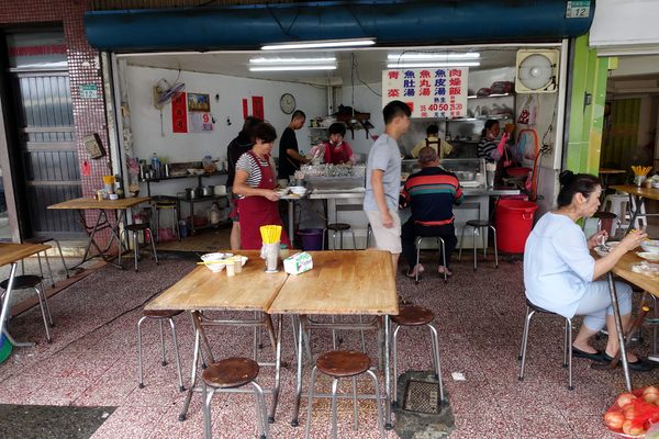 阿和肉燥飯:(胖樺食記)台南中西區「阿和肉燥飯」,好吃的肉燥飯佐上鮮美魚湯及平價小菜/高CP值/虱目魚肚湯/推薦必吃