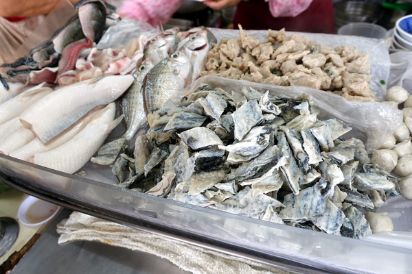 阿和肉燥飯:(胖樺食記)台南中西區「阿和肉燥飯」,好吃的肉燥飯佐上鮮美魚湯及平價小菜/高CP值/虱目魚肚湯/推薦必吃