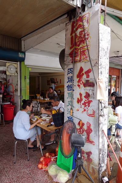 阿和肉燥飯:(胖樺食記)台南中西區「阿和肉燥飯」,好吃的肉燥飯佐上鮮美魚湯及平價小菜/高CP值/虱目魚肚湯/推薦必吃