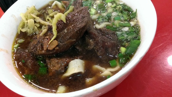 真善美牛肉麵：【食記】腸胃型感冒後的第一餐！牛肉麵好美味！
