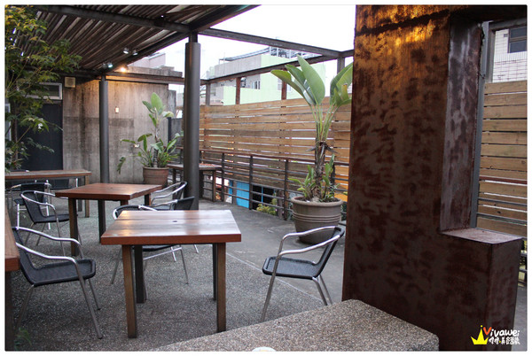 王記茶舖:花蓮市|可久坐的茶點及飲品專賣店『王記茶舖人文茶館 (中山店)』 Hualien 花蓮火車站 無限時 悠閒 餐廳 美食 飲料 推薦