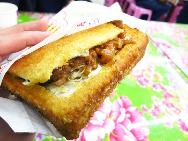 【花蓮美食】蔣家創意棺材板-花蓮自強夜市美食Part2