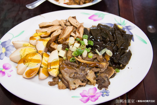 佳興冰菓室：【花蓮|佳興冰菓室】來冰菓室吃飯吧!! 什錦麵超超值 再來杯檸檬汁當點心!!