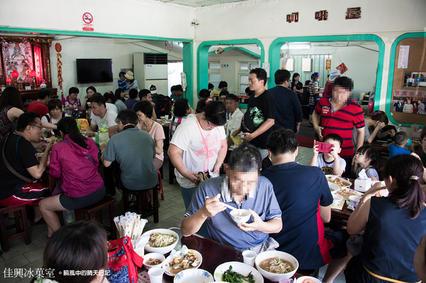 佳興冰菓室：【花蓮|佳興冰菓室】來冰菓室吃飯吧!! 什錦麵超超值 再來杯檸檬汁當點心!!