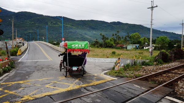 光復紅瓦屋餐廳：花蓮光復 - 鐵馬遊馬太鞍 vs 紅瓦屋餐廳: 原民風味石頭火鍋