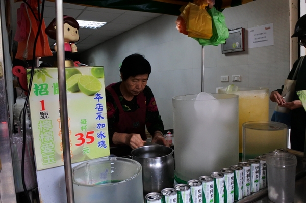 30年老店-檸檬愛玉冰:【宜蘭市區.飲品 】30年老店檸檬愛玉冰 ☆ 即使是寒冬也不容錯過的老店冷飲