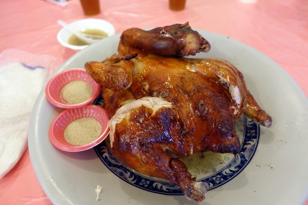 大灶雞:(胖樺食記)宜蘭礁溪推薦必吃美食「大灶雞」,高CP值熱炒加上美味多汁的大隻甕窯雞讓人大呼過癮