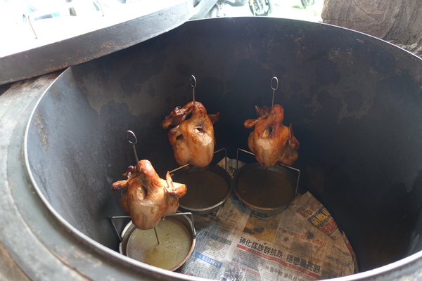 大灶雞:(胖樺食記)宜蘭礁溪推薦必吃美食「大灶雞」,高CP值熱炒加上美味多汁的大隻甕窯雞讓人大呼過癮