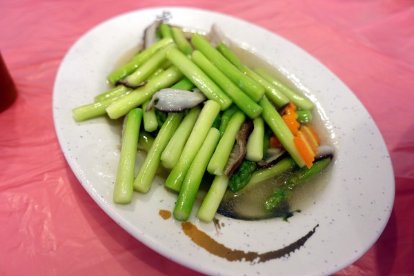 大灶雞:(胖樺食記)宜蘭礁溪推薦必吃美食「大灶雞」,高CP值熱炒加上美味多汁的大隻甕窯雞讓人大呼過癮