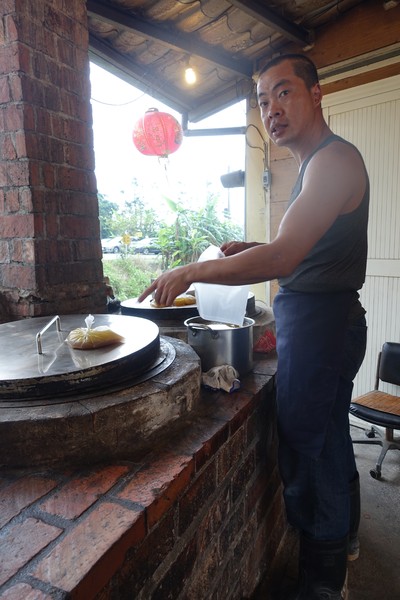 大灶雞:(胖樺食記)宜蘭礁溪推薦必吃美食「大灶雞」,高CP值熱炒加上美味多汁的大隻甕窯雞讓人大呼過癮