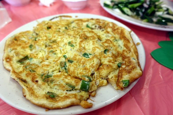 大灶雞:(胖樺食記)宜蘭礁溪推薦必吃美食「大灶雞」,高CP值熱炒加上美味多汁的大隻甕窯雞讓人大呼過癮