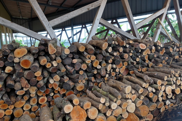 大灶雞:(胖樺食記)宜蘭礁溪推薦必吃美食「大灶雞」,高CP值熱炒加上美味多汁的大隻甕窯雞讓人大呼過癮