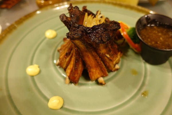 帝煲瓦罐煨湯館：(胖樺食記)宜蘭礁溪無菜單餐廳「帝煲瓦罐煨湯館」，宮廷式裝潢/16小時煲湯/神秘粽