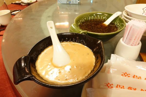 帝煲瓦罐煨湯館：(胖樺食記)宜蘭礁溪無菜單餐廳「帝煲瓦罐煨湯館」，宮廷式裝潢/16小時煲湯/神秘粽