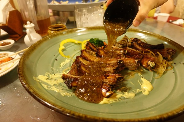 帝煲瓦罐煨湯館：(胖樺食記)宜蘭礁溪無菜單餐廳「帝煲瓦罐煨湯館」，宮廷式裝潢/16小時煲湯/神秘粽