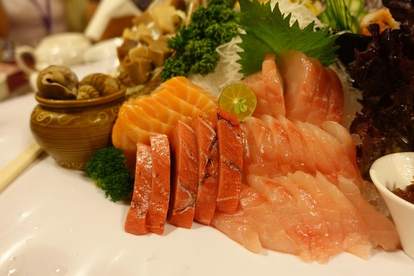 帝煲瓦罐煨湯館：(胖樺食記)宜蘭礁溪無菜單餐廳「帝煲瓦罐煨湯館」，宮廷式裝潢/16小時煲湯/神秘粽