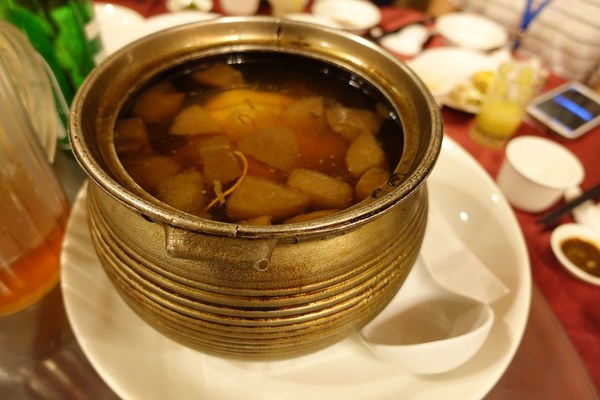 帝煲瓦罐煨湯館：(胖樺食記)宜蘭礁溪無菜單餐廳「帝煲瓦罐煨湯館」，宮廷式裝潢/16小時煲湯/神秘粽