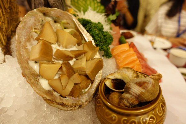 帝煲瓦罐煨湯館：(胖樺食記)宜蘭礁溪無菜單餐廳「帝煲瓦罐煨湯館」，宮廷式裝潢/16小時煲湯/神秘粽