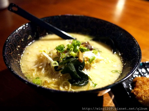 樂山溫泉拉麵(公園店)：［宜蘭小旅行］礁溪樂山溫泉拉麵二店。湯圍溝&礁溪溫泉公園