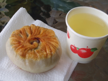 慕鈺華-手工三星青蔥餅(羅東本舖):豬肉餡餅~一定要來店裡吃