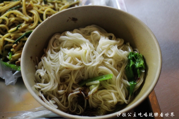 阿灶伯羊肉:羅東夜市超人氣排隊美食『阿灶伯羊肉』像豆花一般口感的臭豆腐